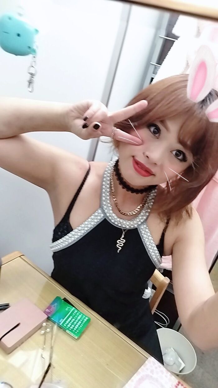 A rookie AV actress with a mysterious atmosphere excavated in Ikebukuro Danchihiro was Momoka Kano, a Kubire G cup beauty who debuted in 2009 www 15th image