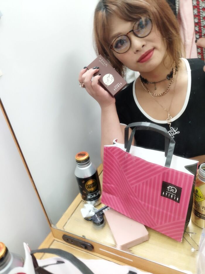 A rookie AV actress with a mysterious atmosphere excavated in Ikebukuro Danchihiro was Momoka Kano, a Kubire G cup beauty who debuted in 2009 www 16th image