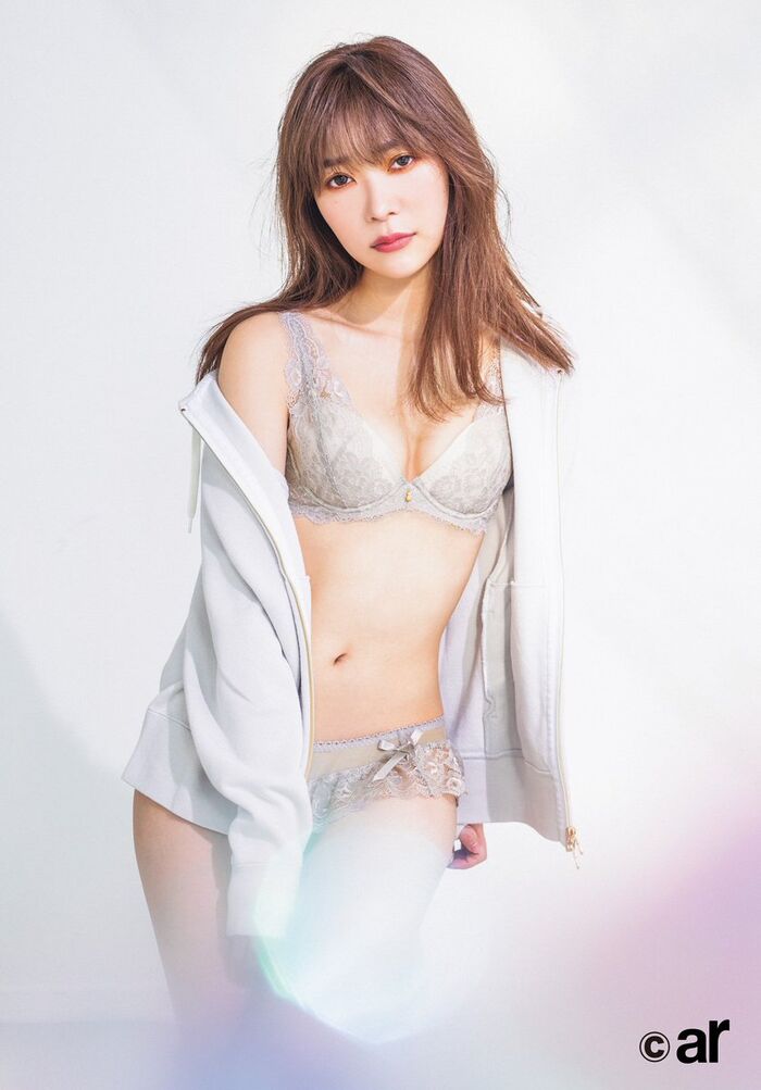 【画像】指原莉乃さん(31)、グラビアで巨乳を見せつけるwwwwwwwwwレジェンドさっしーが久々にヤンジャン表紙＆巻頭に登場！！ 15th image