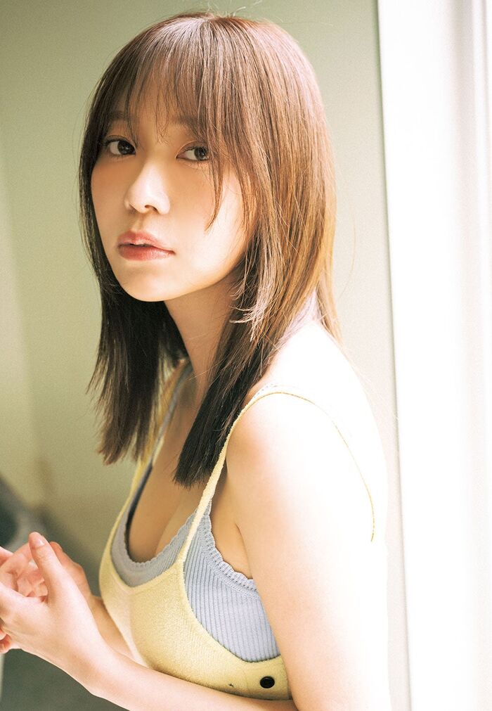 【画像】指原莉乃さん(31)、グラビアで巨乳を見せつけるwwwwwwwwwレジェンドさっしーが久々にヤンジャン表紙＆巻頭に登場！！ 3th image