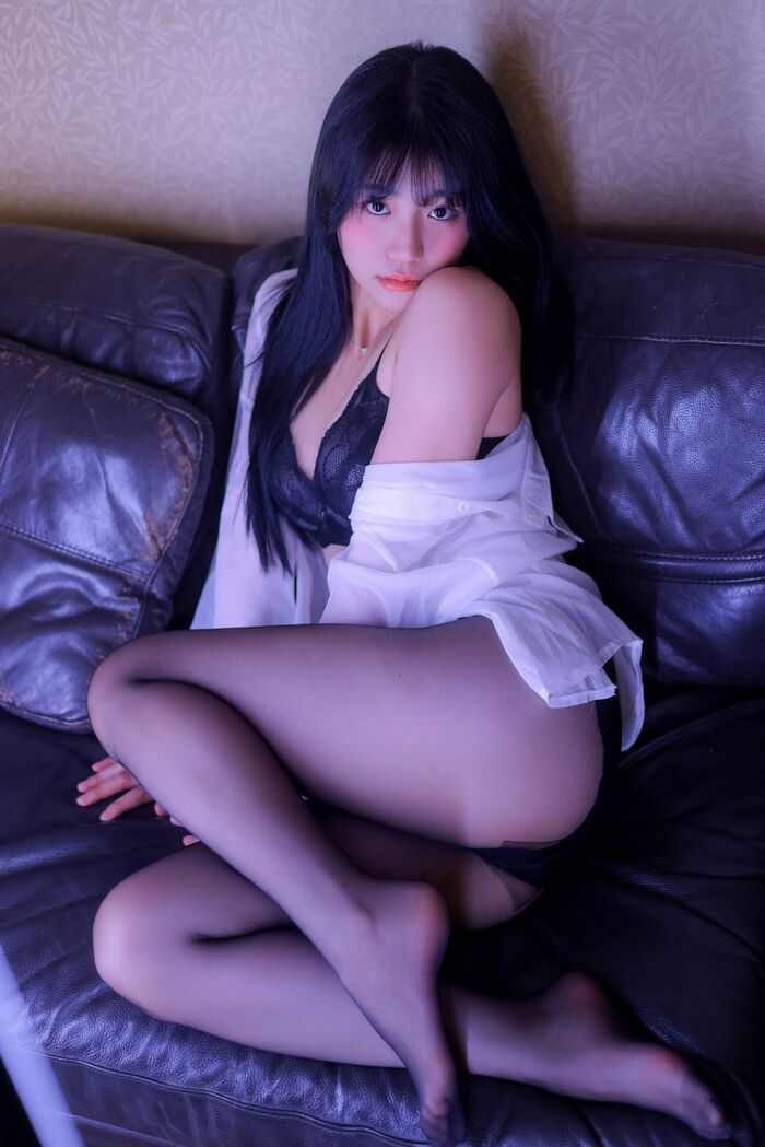 Yo-U Yui - Blackroom Part2 44th image