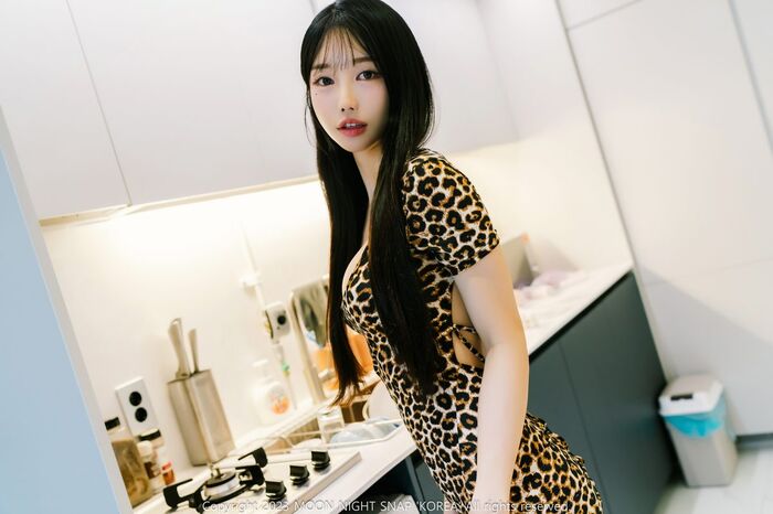 Moon Night Snap Yunjin - Yunjin Peeking 3th image