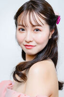 Image: A female college student at Gakushuin University's Miss Con, who is quite aggressive, cosplaying sexy and showing her chest from a top angle.