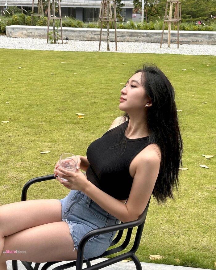 來自大馬的正妹JV Chua 婧溫,顔值甜美,擁有高挑的長腿curve,比例完美相當迷人。 2th image
