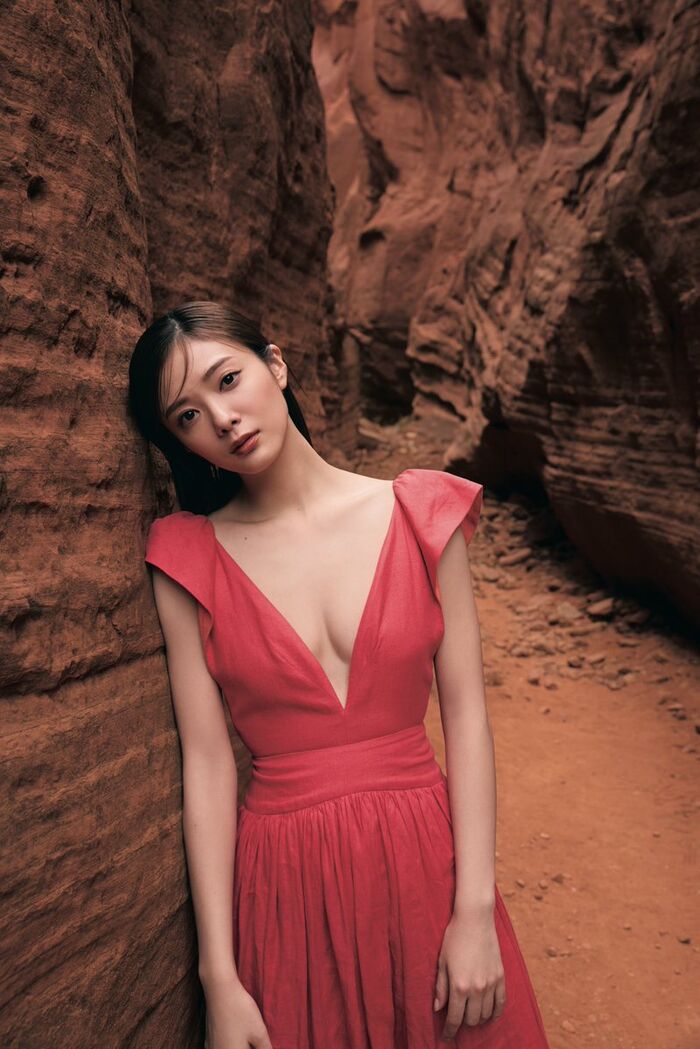 [Underwear image] Sakurazaka 46 Yasuno Tamura, T-back ban lifted wwwwwww The lingerie cut of the 2nd photo book is too stimulating and fans are very excited!! 19th image