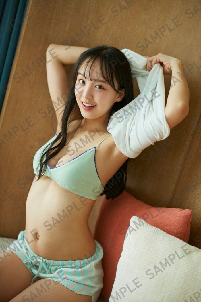 [Image] Black-haired neat and clean idol, sticking out her buttocks in her underwear wwwwwwwwSTU48 Akari Fukuda, the back shot of the 1st photo book is too stimulating!! 15th image