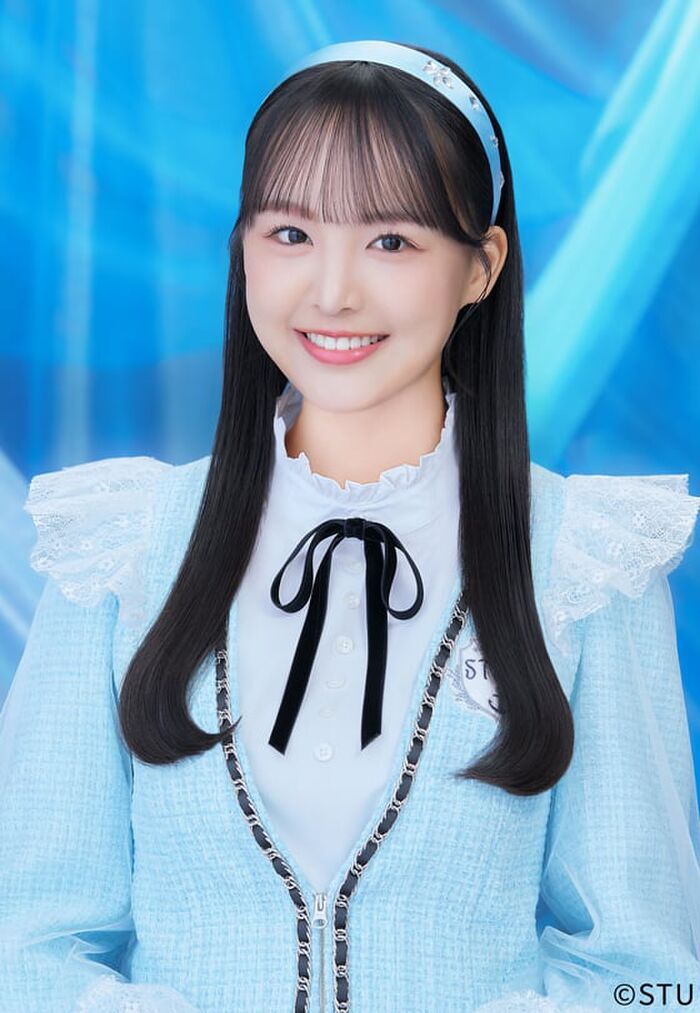 [Image] Black-haired neat and clean idol, sticking out her buttocks in her underwear wwwwwwwwSTU48 Akari Fukuda, the back shot of the 1st photo book is too stimulating!! 2th image
