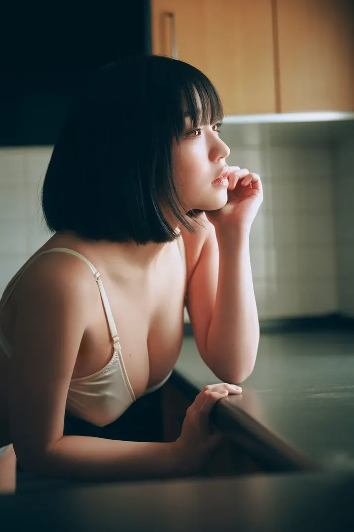 [Nagi Nemoto 12] Gravure image of enjoying a 25-year-old baby-faced loli face with 90 cm G cup fluffy boobs (12) 36th image