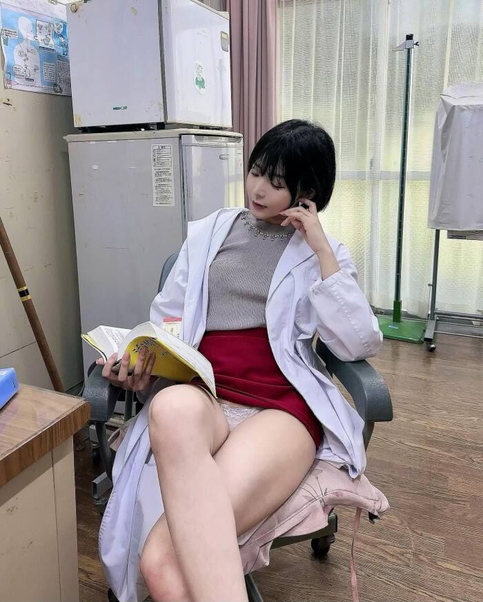 Cina Tatsumi 100 erotic images including lingerie grabia with amazing sex appeal! 9th image