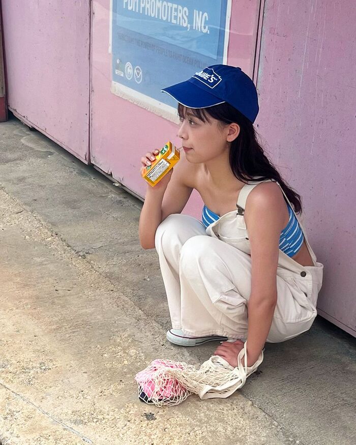 [Swimsuit image] Hiyori Hamagishi, 46 Hinatazaka, lifts the ban on cleavage in her first bikini wwwwwww Fans are very excited about the boobs cut in the 1st photo book!! 22th image