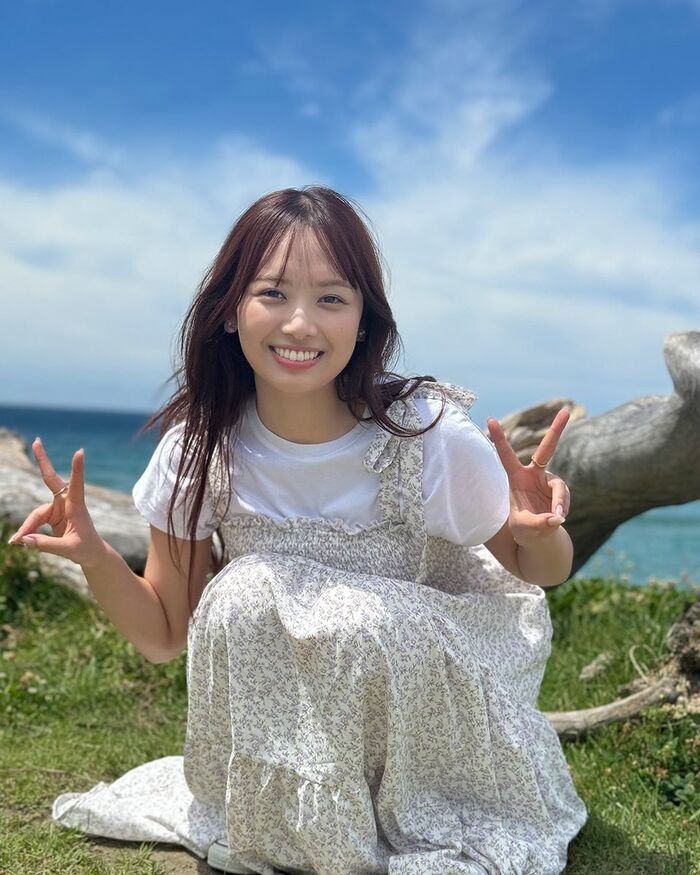 [Swimsuit image] Hiyori Hamagishi, 46 Hinatazaka, lifts the ban on cleavage in her first bikini wwwwwww Fans are very excited about the boobs cut in the 1st photo book!! 23th image