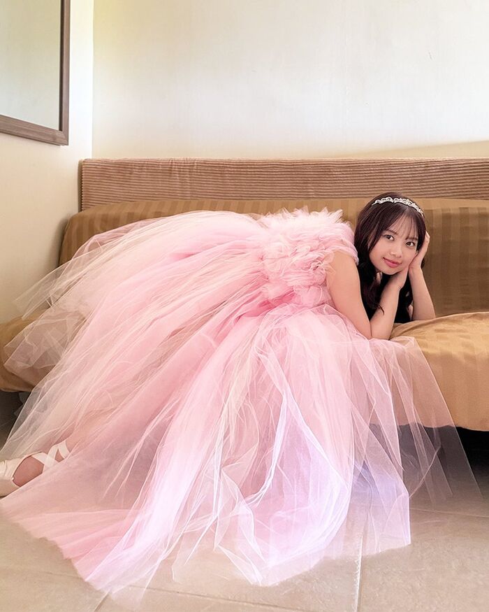 [Swimsuit image] Hiyori Hamagishi, 46 Hinatazaka, lifts the ban on cleavage in her first bikini wwwwwww Fans are very excited about the boobs cut in the 1st photo book!! 24th image