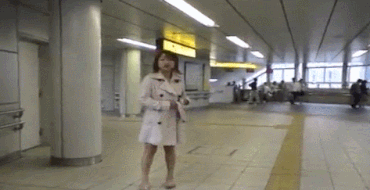 野外露出エロGIF画像99枚 街中や公園・電車など公衆の面前でおっぱい晒す変態集めてみた 34th image