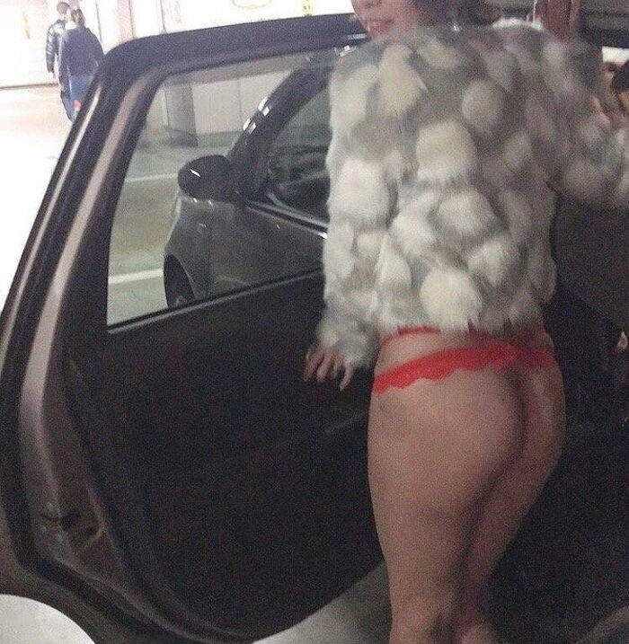 Erotic images that expose the buttocks 41th image