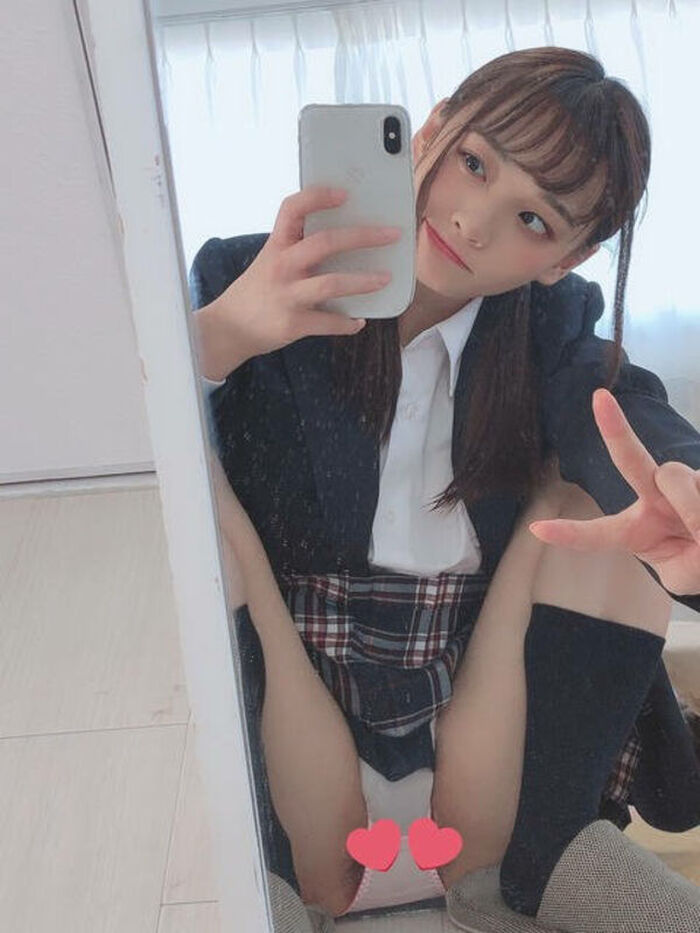 95 JK thigh selfie erotic images! Summary of whipped bare legs extending from the uniform and beautiful legs that bite into the knee 15th image