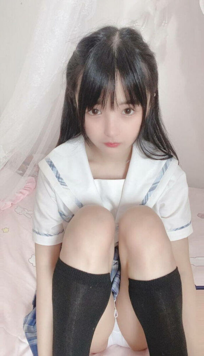 95 JK thigh selfie erotic images! Summary of whipped bare legs extending from the uniform and beautiful legs that bite into the knee 65th image