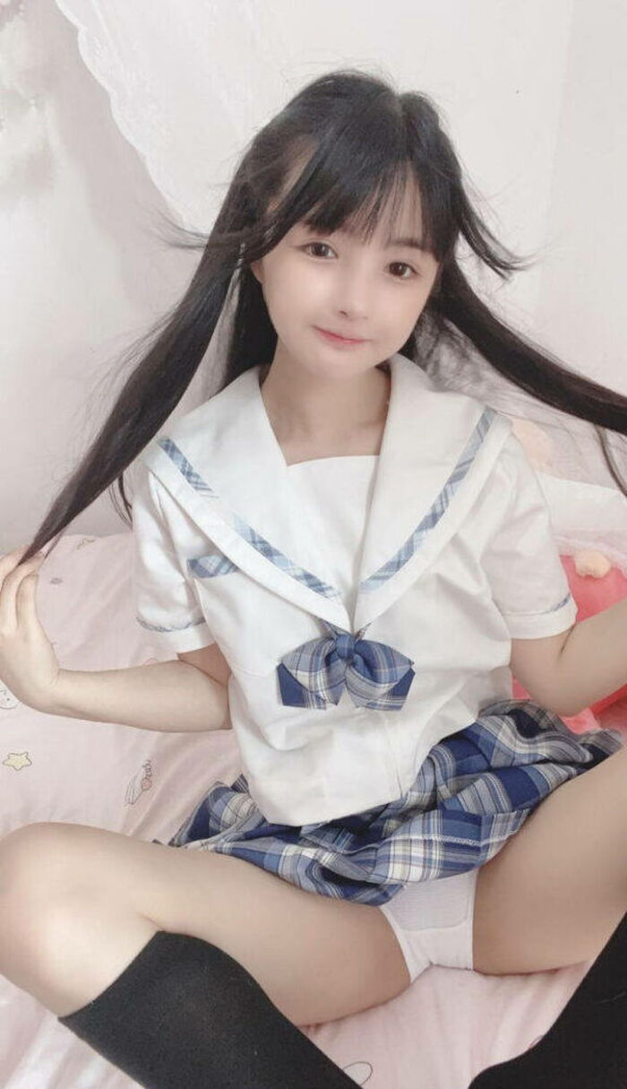 95 JK thigh selfie erotic images! Summary of whipped bare legs extending from the uniform and beautiful legs that bite into the knee 67th image