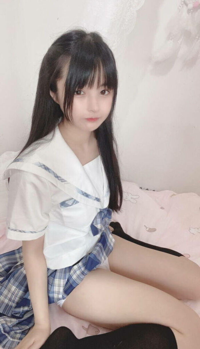 95 JK thigh selfie erotic images! Summary of whipped bare legs extending from the uniform and beautiful legs that bite into the knee 68th image