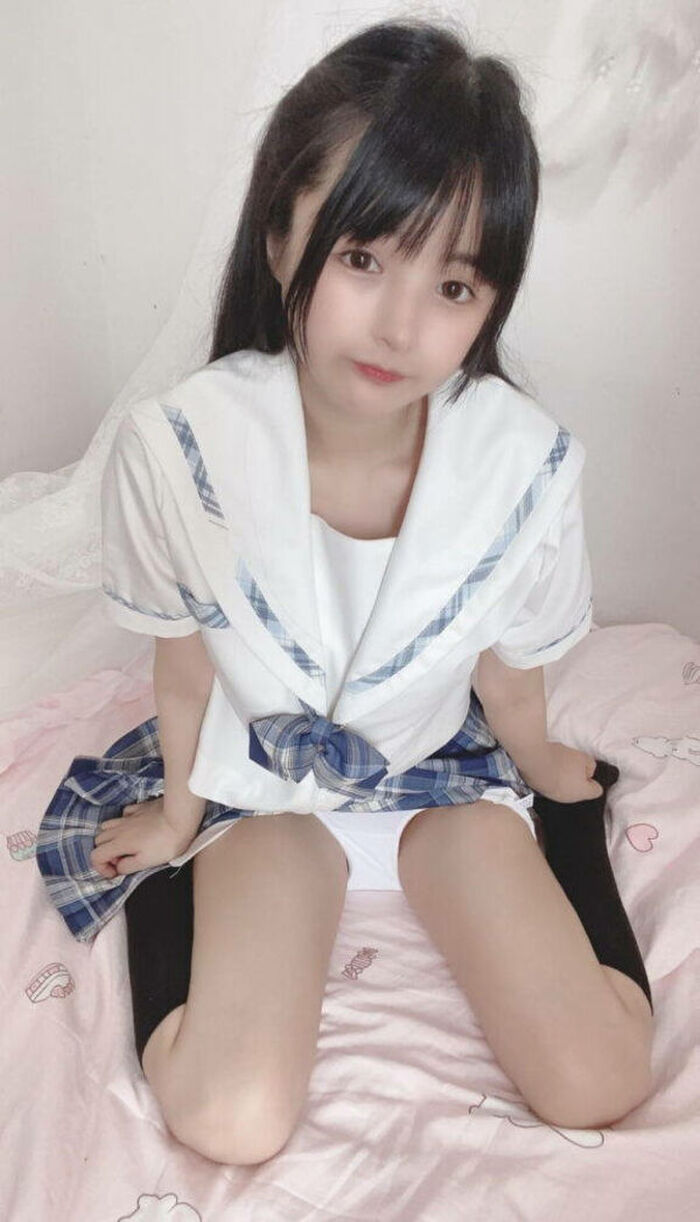 95 JK thigh selfie erotic images! Summary of whipped bare legs extending from the uniform and beautiful legs that bite into the knee 70th image