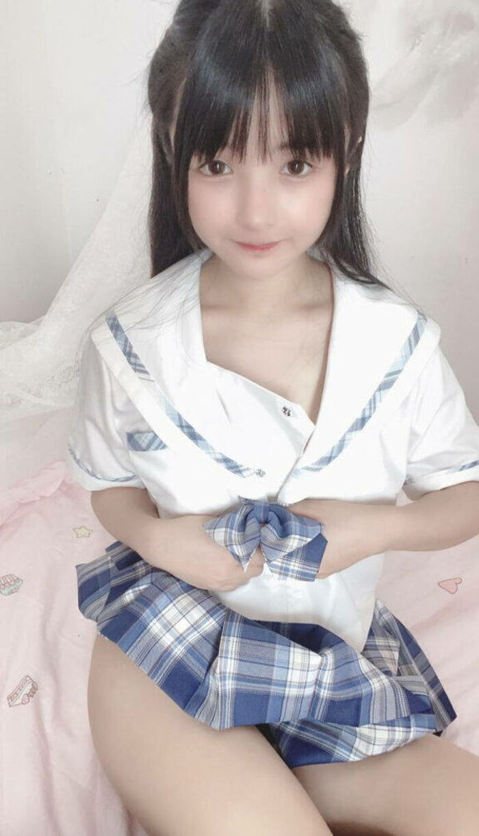 95 JK thigh selfie erotic images! Summary of whipped bare legs extending from the uniform and beautiful legs that bite into the knee 71th image