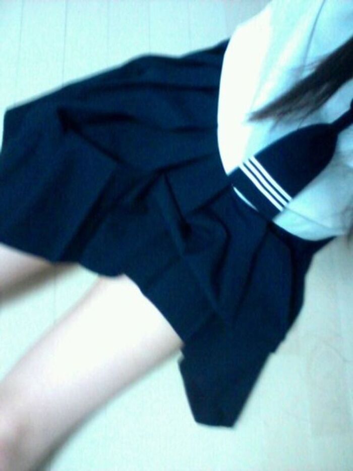 95 JK thigh selfie erotic images! Summary of whipped bare legs extending from the uniform and beautiful legs that bite into the knee 87th image