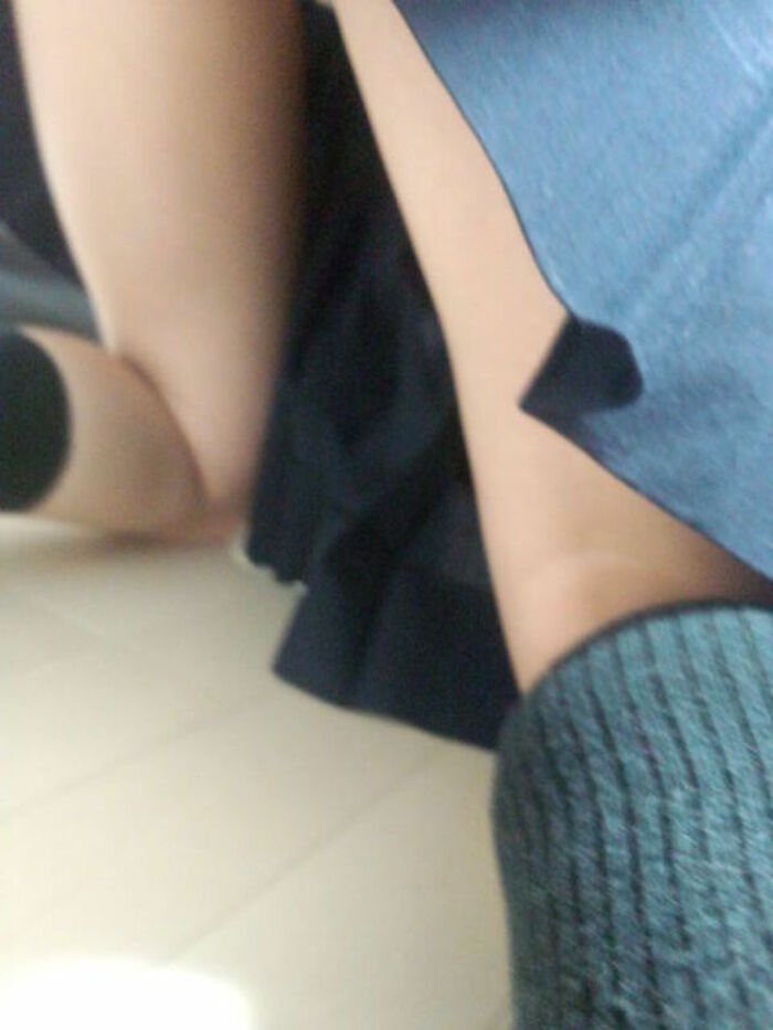 95 JK thigh selfie erotic images! Summary of whipped bare legs extending from the uniform and beautiful legs that bite into the knee 88th image