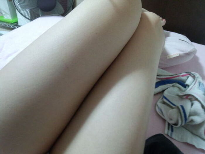 95 JK thigh selfie erotic images! Summary of whipped bare legs extending from the uniform and beautiful legs that bite into the knee 90th image