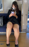 199 panchira erotic images on the train! Summary of triangular shots of the miniskirt sister sitting opposite her and JK low angle shots standing