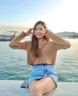 甜美正妹海邊拍照,微笑讓人融化