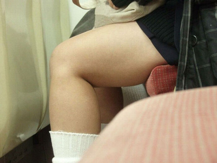 JK's bare feet erotic images! - The plump thigh panchira ♡ will come out! 15th image
