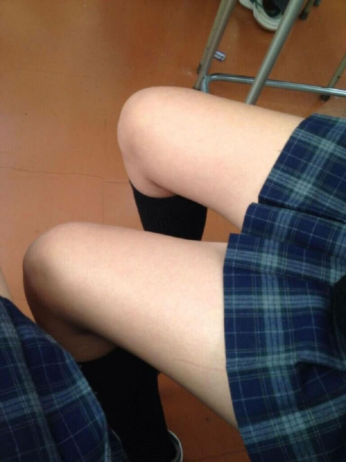 JK's bare feet erotic images! - The plump thigh panchira ♡ will come out! 2th image