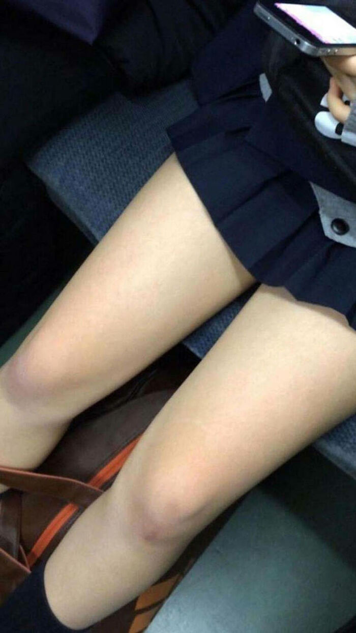 JK's bare feet erotic images! - The plump thigh panchira ♡ will come out! 31th image