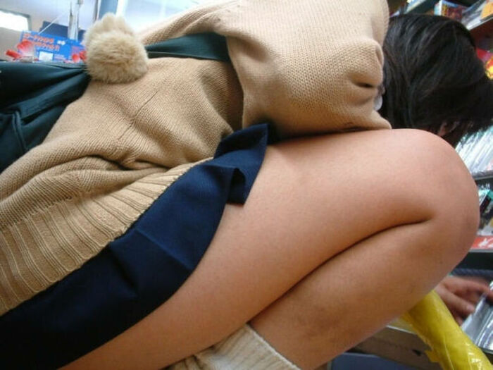 JK's bare feet erotic images! - The plump thigh panchira ♡ will come out! 41th image