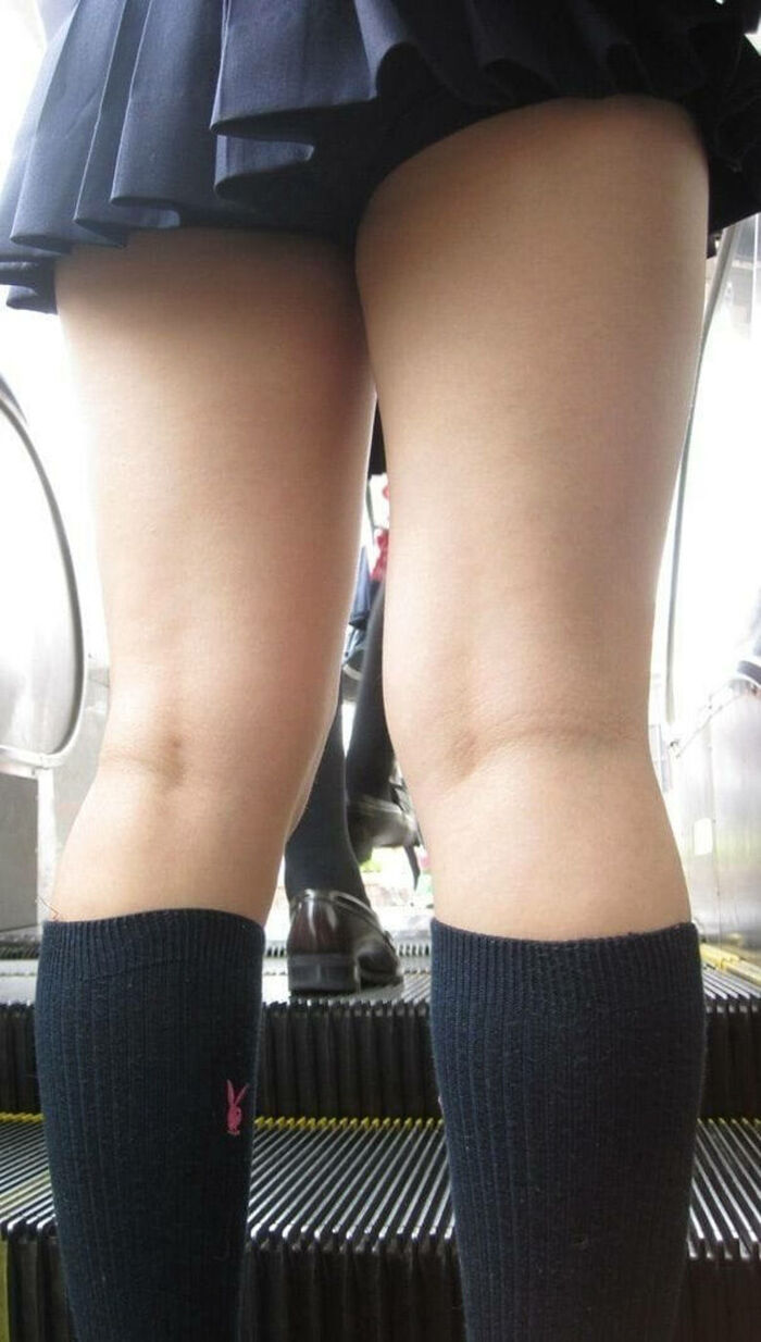 JK's bare feet erotic images! - The plump thigh panchira ♡ will come out! 5th image