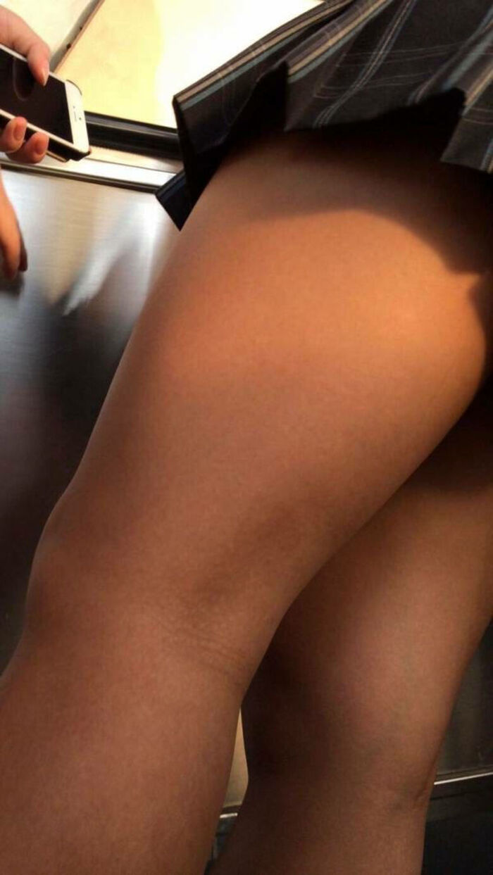 JK's bare feet erotic images! - The plump thigh panchira ♡ will come out! 66th image