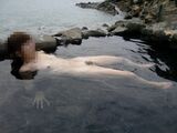 [Amateur open-air bath erotic image] Erotic image where amateur women generously show off their erotic appearance in a private open-air bath! The appearance of an amateur beauty sticking out her buttocks in an open-air bath, opening her crotch and exposing her crotch is seriously by wwww