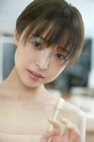 Former Fuji TV announcer Nagisa Watanabe, rumored to be a victim of Masahiro Nakai, posts a sexy shot where you can see her cleavage w