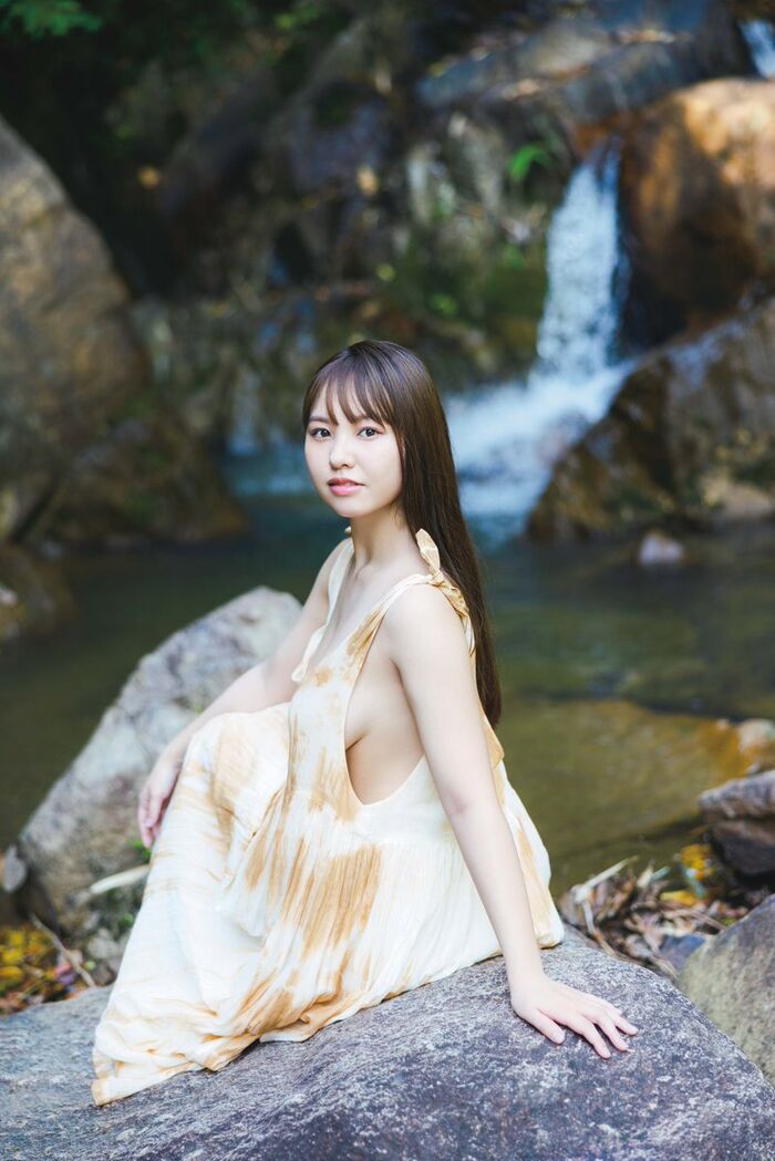 [Image] Yuzumi Hongo with huge breasts, who challenges the gravure of a lewd costume wwwwwwwwwww 16th image