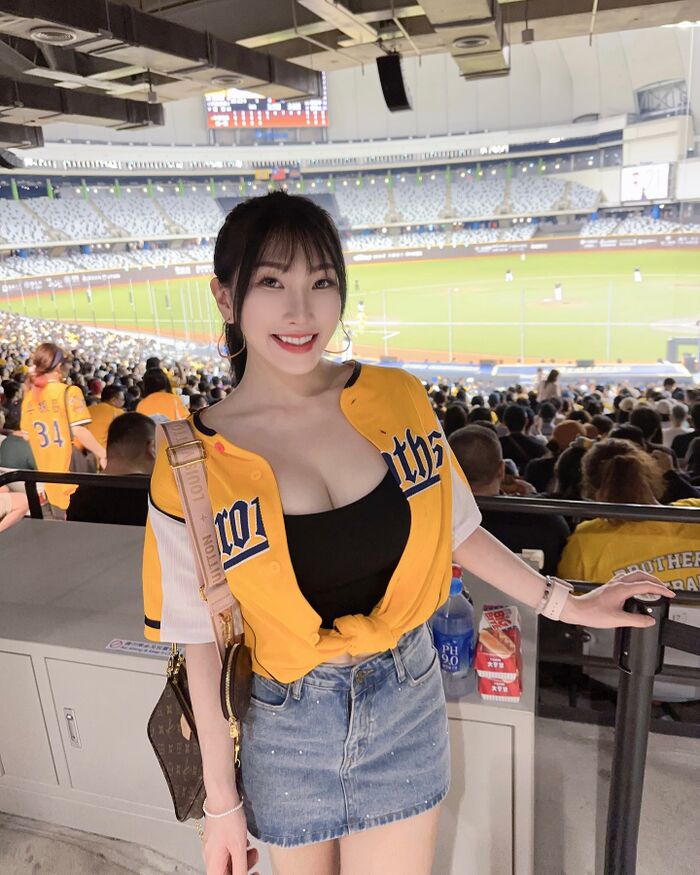 火爆身材「Ariea Chen」呼之慾出的上圍一看就淪陷 (49P) 48th image