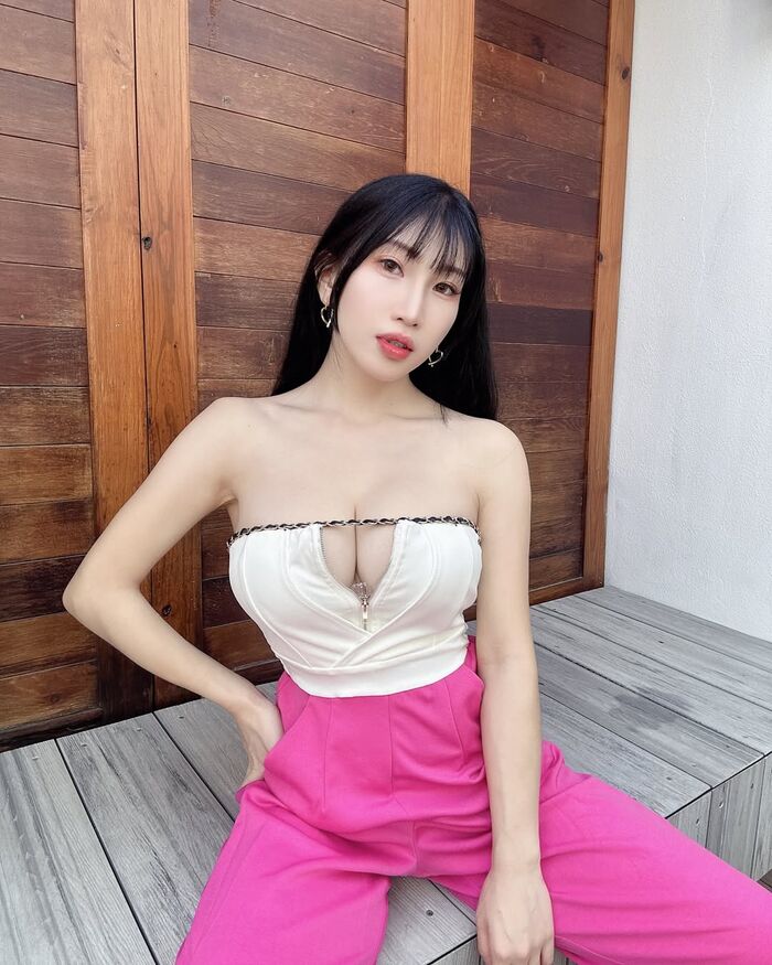 火爆身材「Ariea Chen」呼之慾出的上圍一看就淪陷 (49P) 7th image