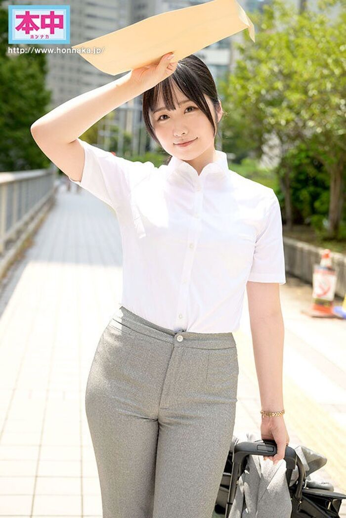 Minami Shion Female College Student Makes AV Debut In Job Hunting Interview 2th image