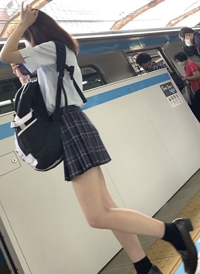 最近のJKの生意気な足、略して生足にくらくらするエロ画像71枚 45th image