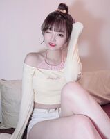 "Duck Duck" Beautiful Breasts Stirring Stimulus 讓人好陶醉 (20P)