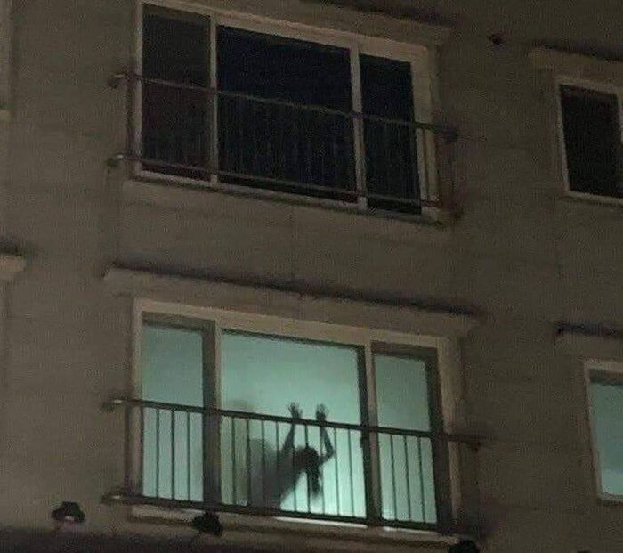 [Image] Woman, trying to hide a thick 'adult toy' and getting caught wwwwwwwww 2th image