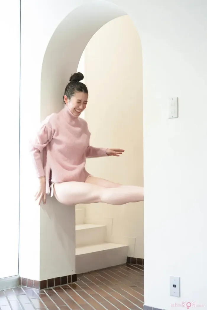 Airi Satō (佐藤あいり): Glossy bare skin Vol.2 (56 photos) 43th image
