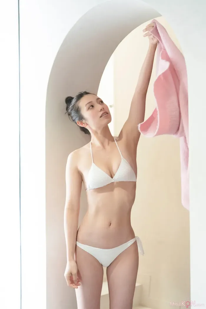 Airi Satō (佐藤あいり): Glossy bare skin Vol.2 (56 photos) 44th image