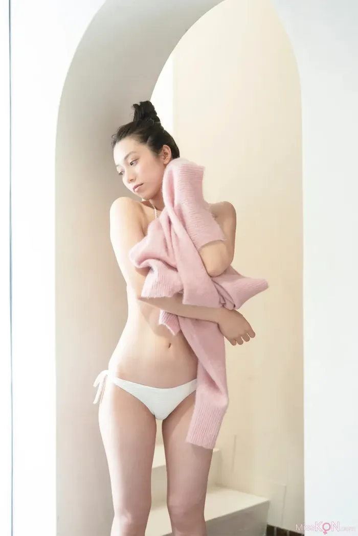 Airi Satō (佐藤あいり): Glossy bare skin Vol.2 (56 photos) 45th image