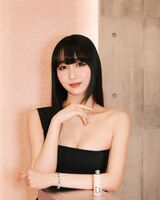 Kim Taku's daughter Cocomi releases a large décolletage in a dress with a chest