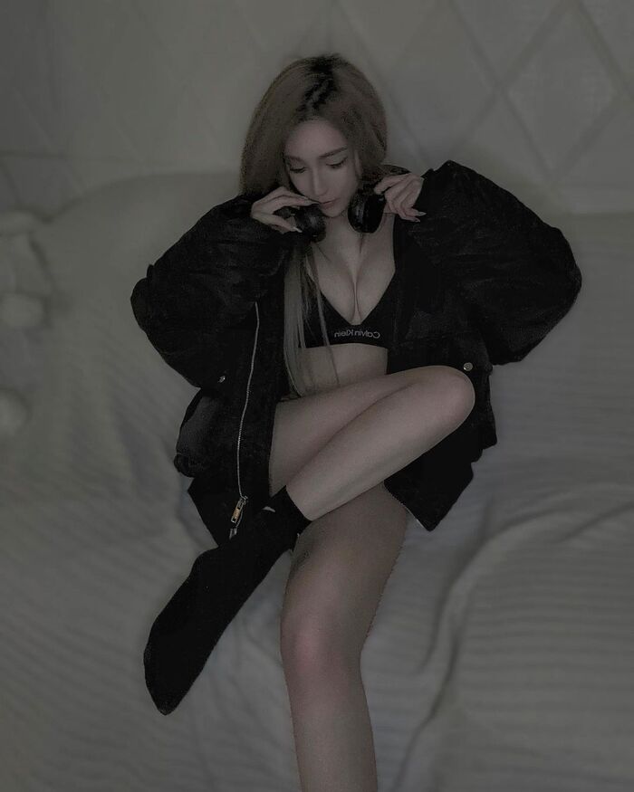 高顏值「ALBEE」展現飽滿火辣身材 (21P) 15th image